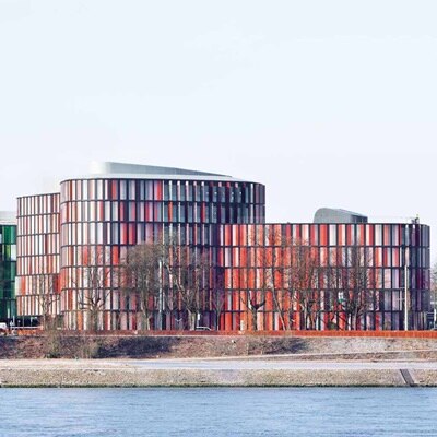 Ovaal kantoorgebouw Cologne