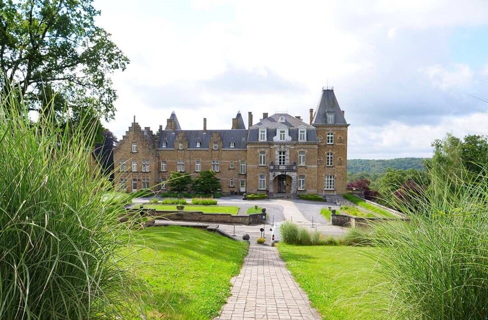 Domaine de Ronchinne gebouw met tuin