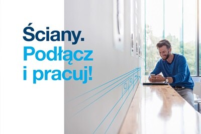 Wizualizacja ściennych systemów prowadzenia przewodów firmy Hager w nowoczesnym biurze: system zaznaczony jasnoniebieską linią