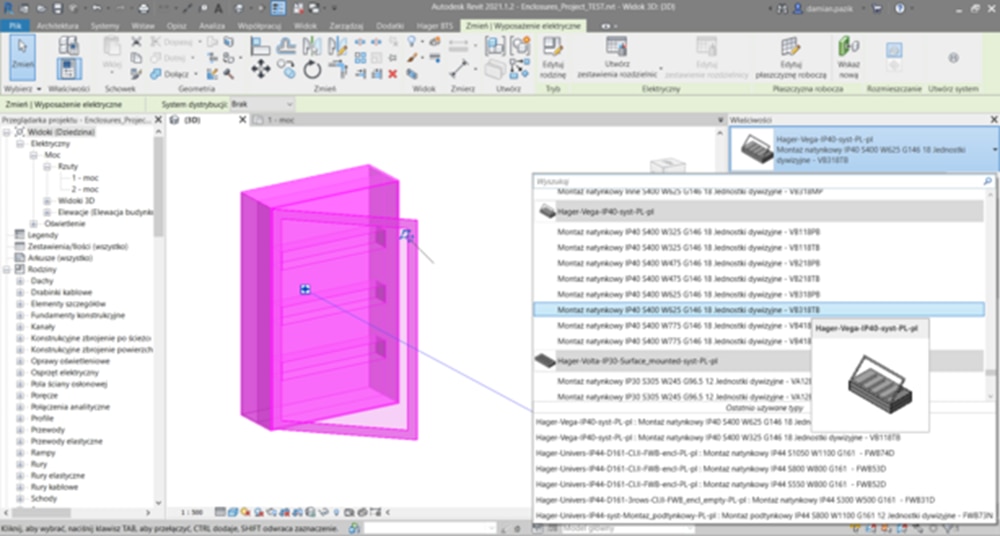 Zrzut ekranu oprogramowania CAD przedstawiający trójwymiarowy model różowej obudowy elektrycznej, z oknem wyszukiwania produktów Hager po prawej stronie