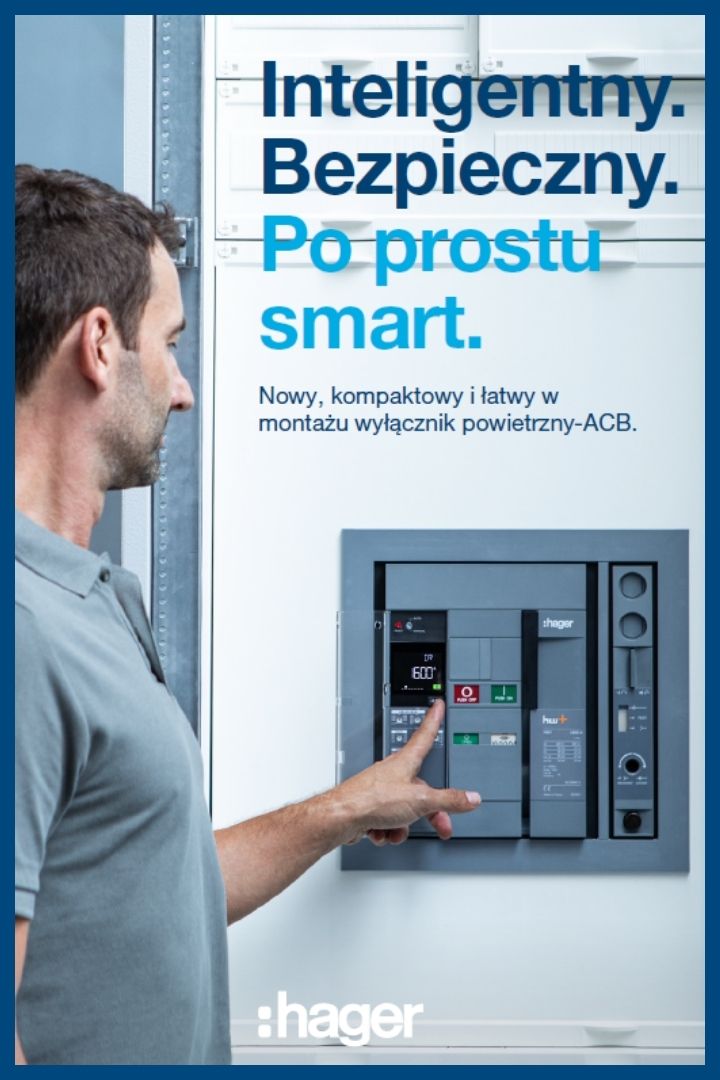 Osoba obsługująca wyłącznik powietrzny (ACB) marki Hager w obudowie elektrycznej