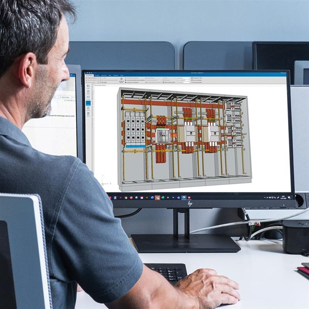 Mężczyzna pracujący w konfiguratorze univers N HC firmy Hager w programie Hagercad