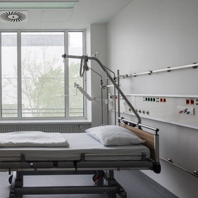 osprzęt elektroinstalacyjny w szpitalu