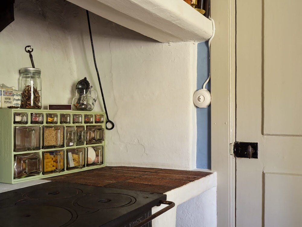 SE-Lifestyle-1930-1700-talsstuga-brytare-i-kok_lcp