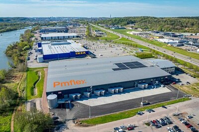 Pmflex-Fabrik-med-logo-pa-taket-260519-01_lan