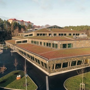 Vy över Svartedalsskolans byggnad uppifrån