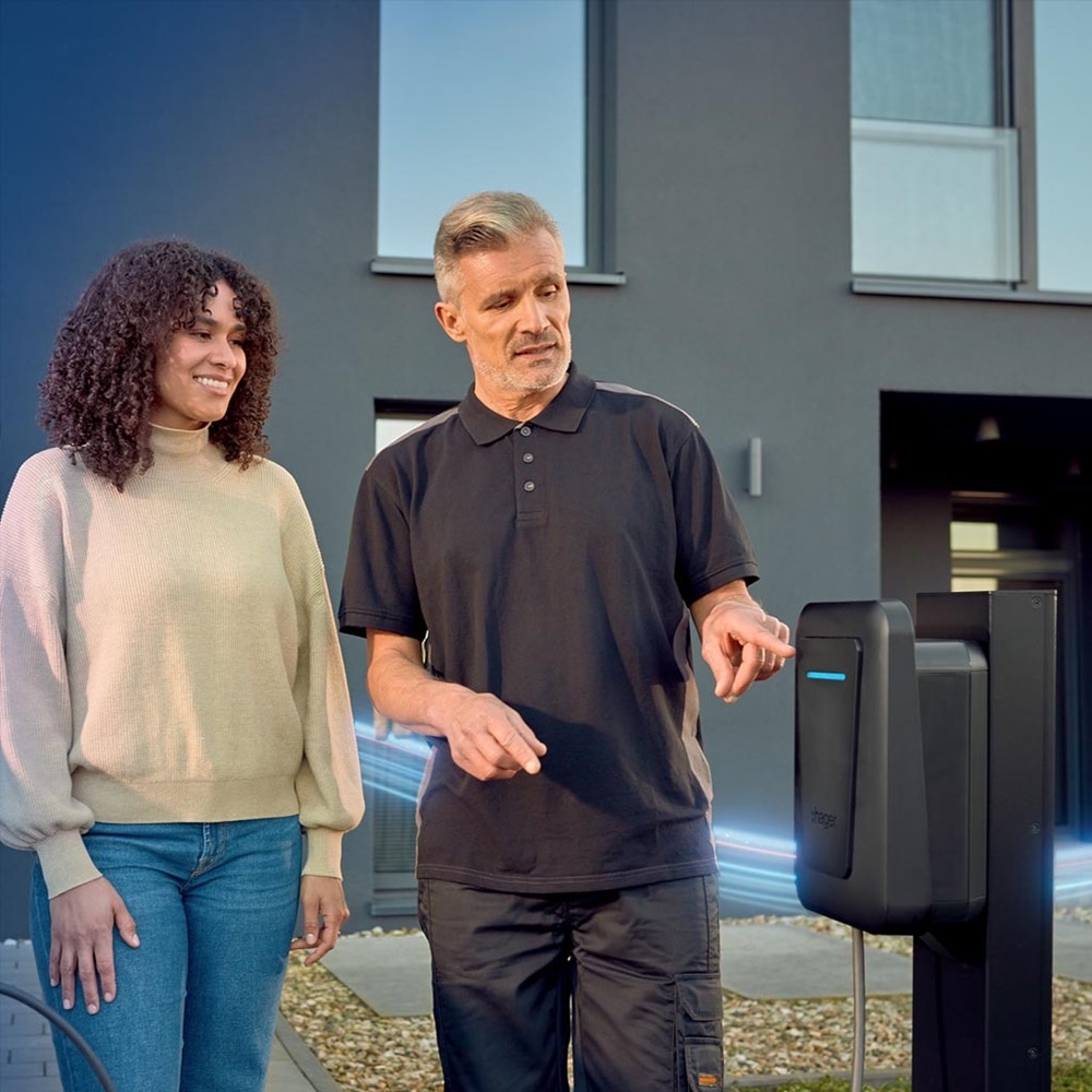 hager-lifestyle-pic-witty-plus-powering-what-moves-you-lifestyle-b2b-clean-002-1024x1024px-DMCX-en-10-2025