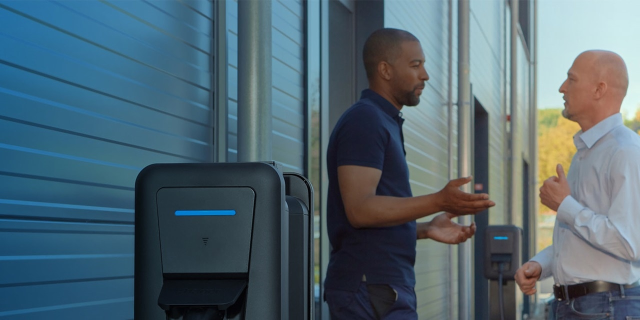 hager-lifestyle-pic-witty-pro-socket-version-black-039-1440x720px-DMCX-en-05-2025