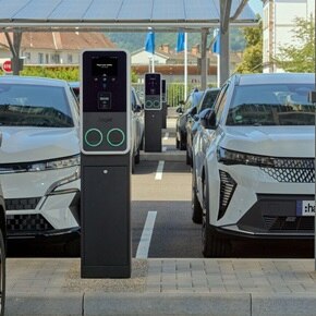 hager-lifestyle-pic-witty-park2-ce-version-black-010-squ