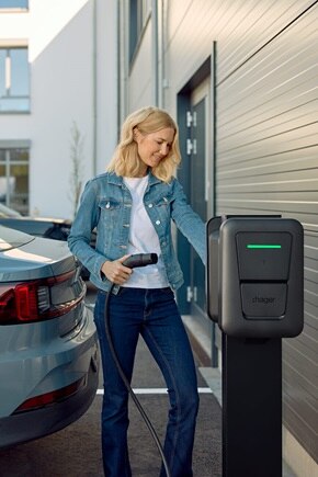 Hager laddbox witty pro i svart version