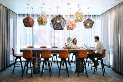 Kontorsmiljö visualisering av ljus på morgonen klart, neutralt ljus (3 300–5 300 K)