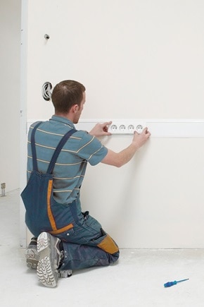 BKIS infälld föns­ter­bänkskanal från Hager