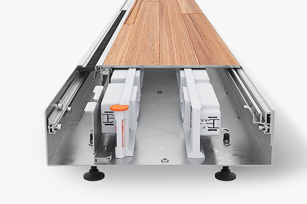 Hager BKB golvkanal med inbyggda apparater och inlagd golvbeläggning (här träparkett)