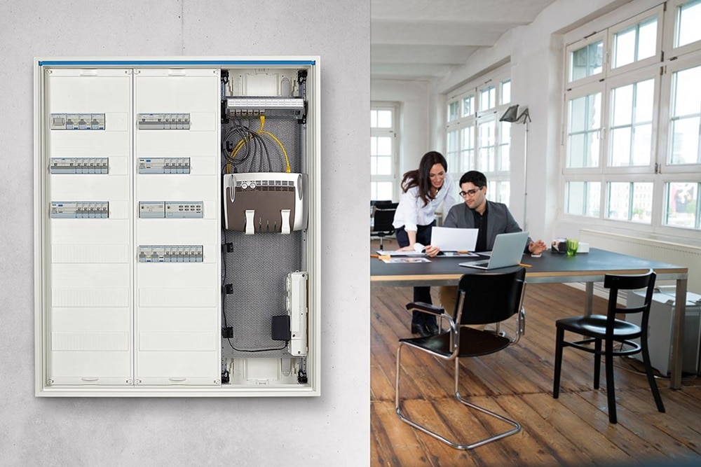 Hager FFW kapsling med plats för media