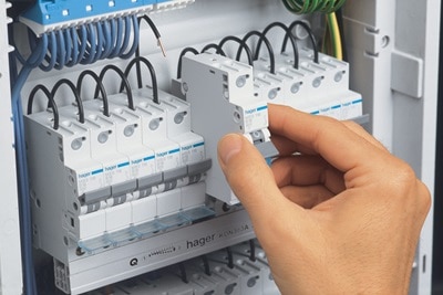 Enkelt att byta dvärgbrytare på DIN-skenan med QuickConnect