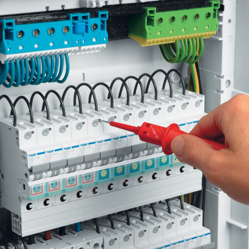 Säker spänningsprovning med Hager QuickConnect