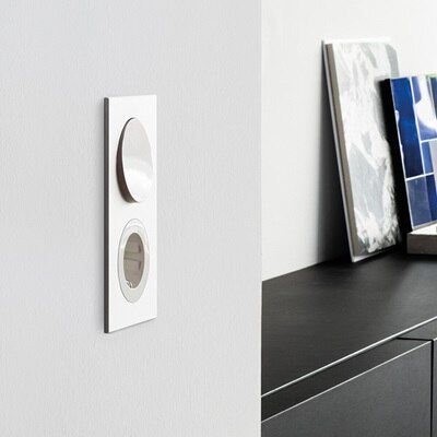 Interiörbild Hager R8 Strömställare och vägguttag i vitt glas