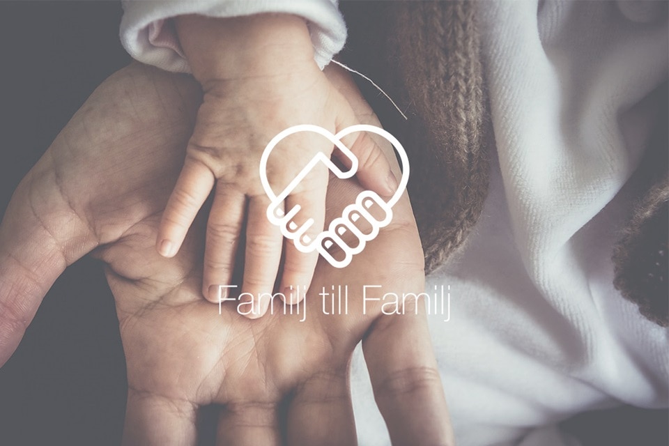 Hand i hand, vuxen och barn