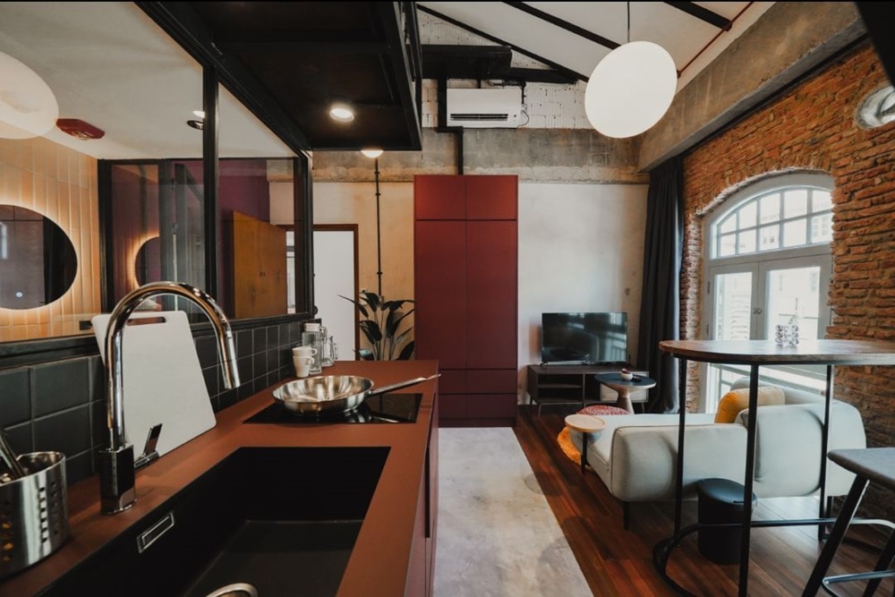 Clove Geylang - Kitchen and living room